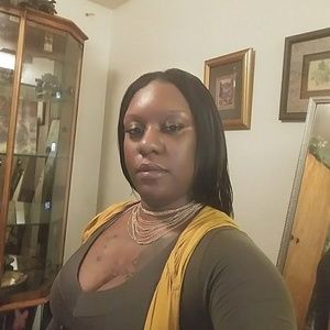 Meet your Posher, Ebony